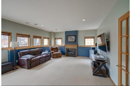 717 Prairie Smoke Rd, Madison, WI 53717