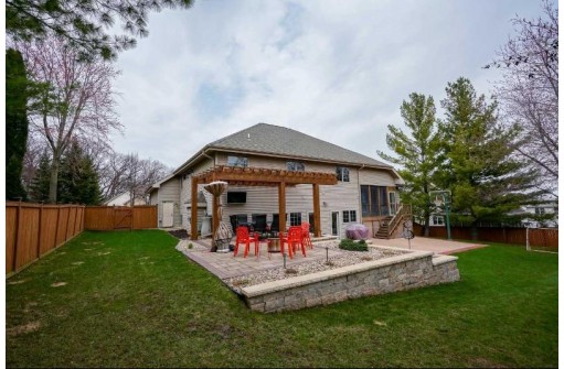 717 Prairie Smoke Rd, Madison, WI 53717