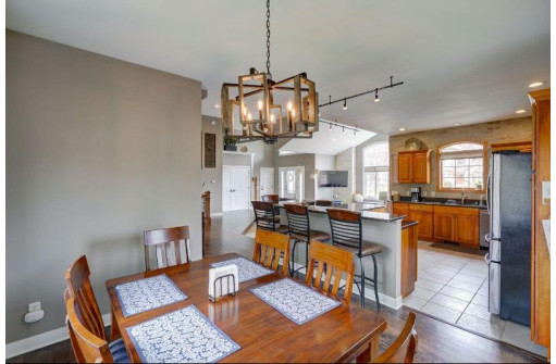 717 Prairie Smoke Rd, Madison, WI 53717