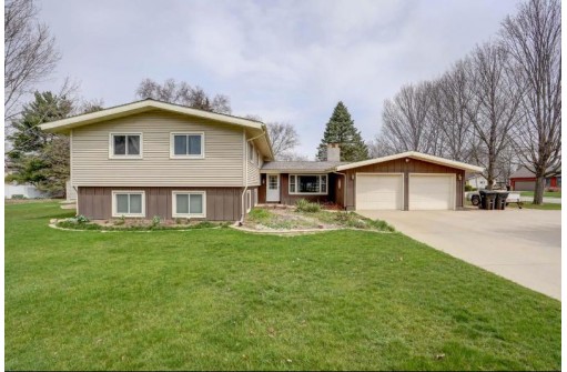 401 Seminole Way, DeForest, WI 53532