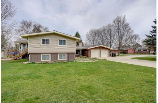 401 Seminole Way, DeForest, WI 53532