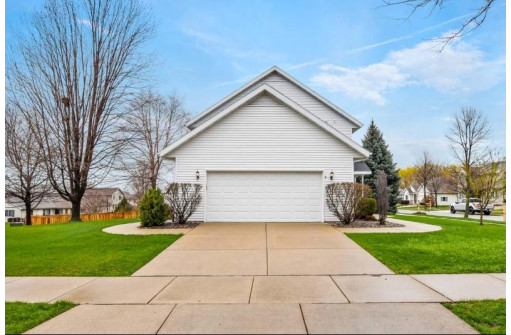 426 Bailey Dr, Madison, WI 53718