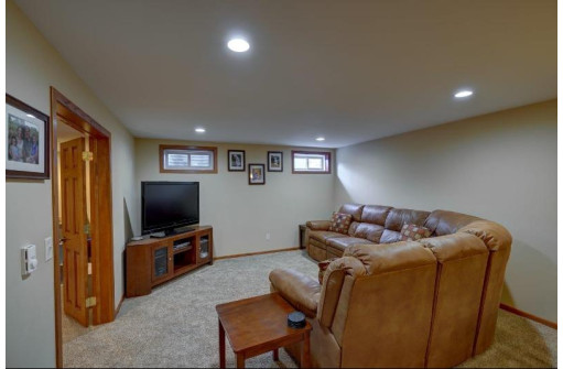 3841 Drumlin Ln, Madison, WI 53719