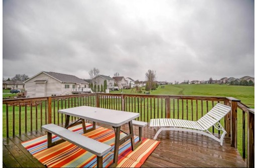 4990 Meadow Side Ln, Waunakee, WI 53597