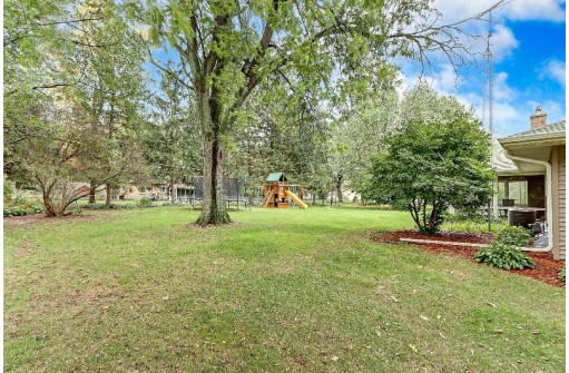 W9525 Grace Ln, Cambridge, WI 53523