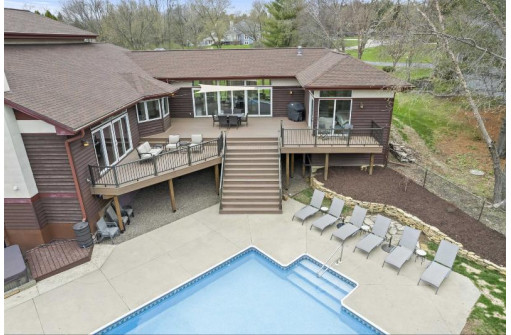 4880 Pine Cone Cir, Middleton, WI 53562