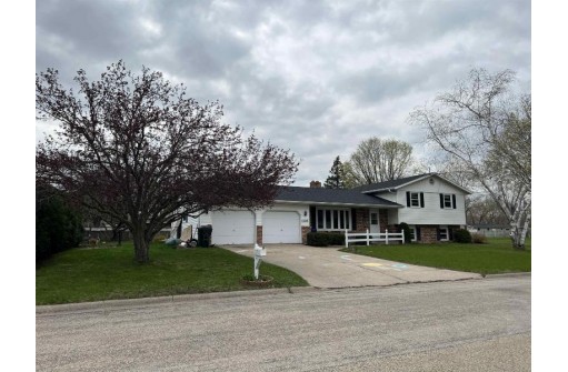 1305 S 13th St, Prairie Du Chien, WI 53821