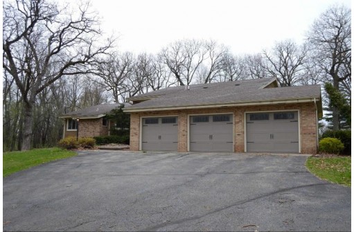 422 Windwood Cir, Edgerton, WI 53534