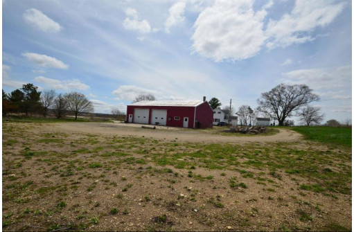 1177 County Road Pb, Belleville, WI 53508