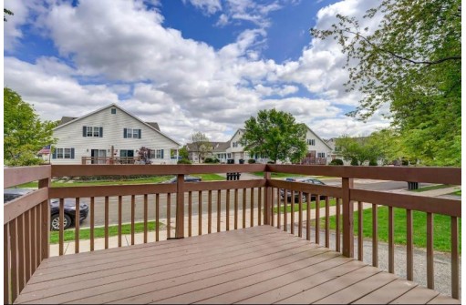 1049 Chandler Ln, Sun Prairie, WI 53590