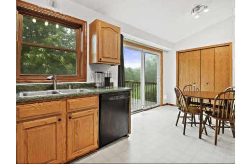 1110 N Thompson Dr, Madison, WI 53704