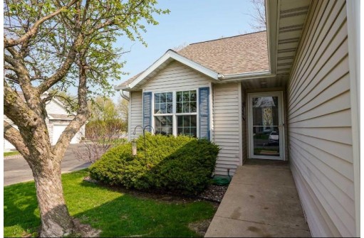 178 N Musket Ridge Dr, Sun Prairie, WI 53590