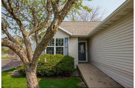 178 N Musket Ridge Dr, Sun Prairie, WI 53590