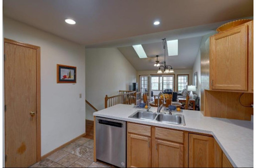 178 N Musket Ridge Dr, Sun Prairie, WI 53590