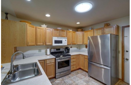 178 N Musket Ridge Dr, Sun Prairie, WI 53590