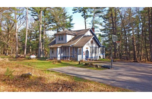 492 Blass Lake Dr, Lake Delton, WI 53940