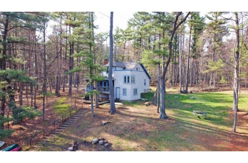 492 Blass Lake Dr, Lake Delton, WI 53940