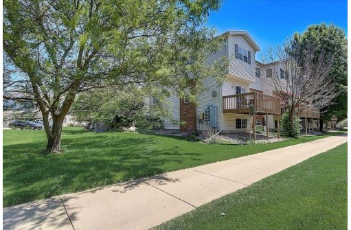 6764 Pima Dr, Madison, WI 53719