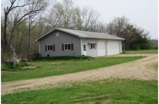 33448 Oak St, Lone Rock, WI 53556