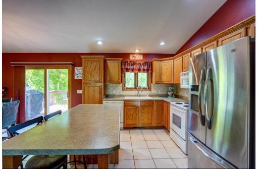 W10820 E Harmony Dr, Lodi, WI 53555