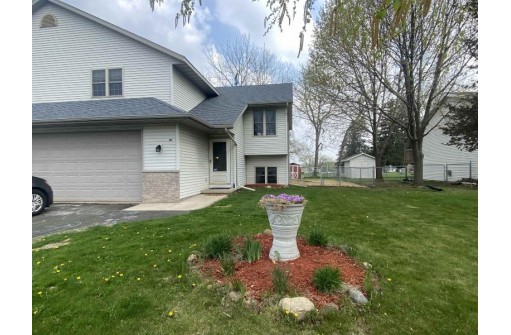 541 Ronald Lee Cir, Rio, WI 53960