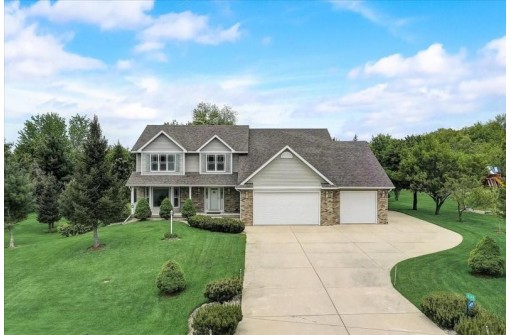 6348 Irving Dr, Sun Prairie, WI 53590