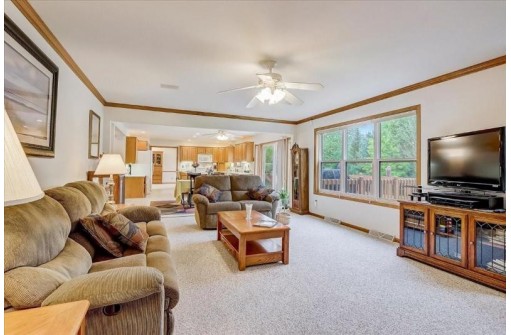 6348 Irving Dr, Sun Prairie, WI 53590