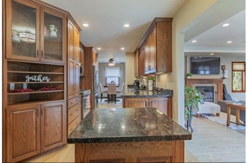 4525 Anniversary Ln, Madison, WI 53704