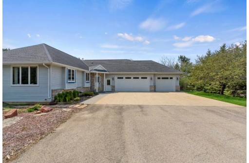 W7503 Country Dr, Beaver Dam, WI 53916