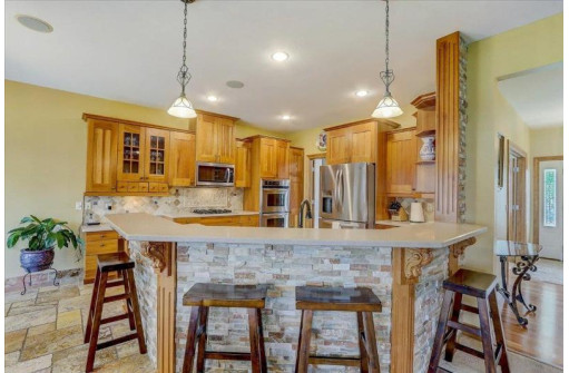 1007 Franconia Ct, Waunakee, WI 53597