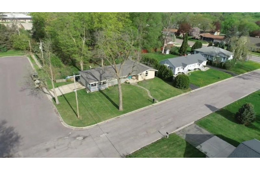 905 Elm St, Mauston, WI 53948