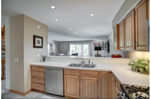 26 Hidden Hollow Tr, Madison, WI 53717