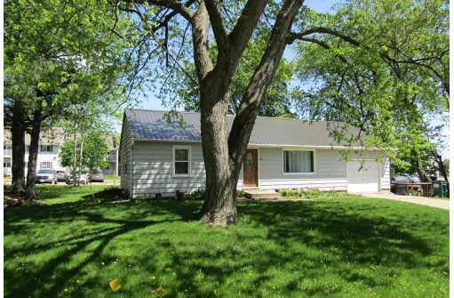 320 Joy Ave, Ripon, WI 54971