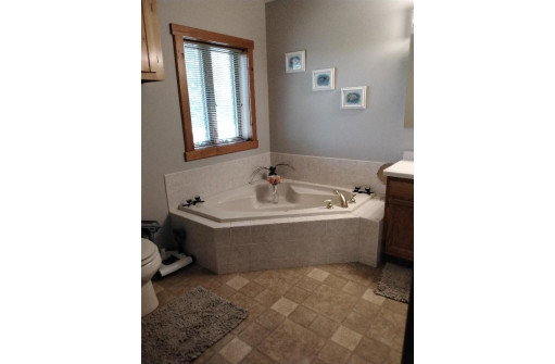 W5796 N Island Dr, Endeavor, WI 53930-9618