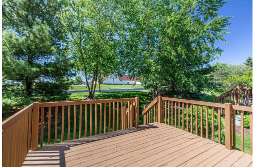 6015 Canyon Pky, McFarland, WI 53558