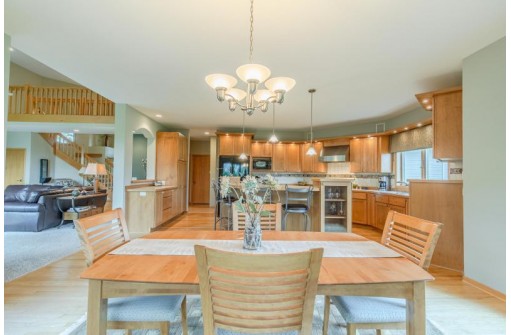 6201 Stony Hill Dr, Oregon, WI 53575