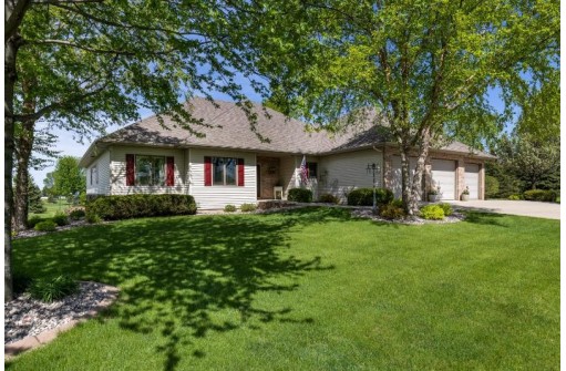 3033 Saddle Brooke Tr, Sun Prairie, WI 53590