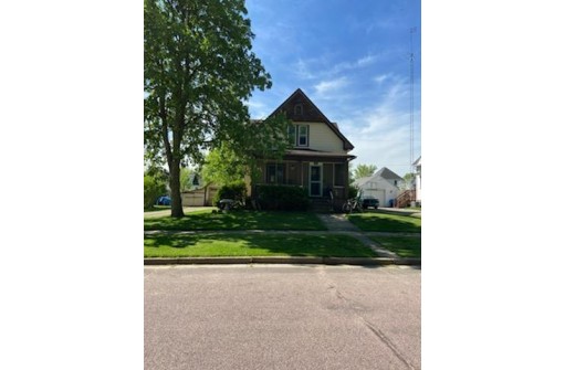 423 W 2nd St, Reedsburg, WI 53959