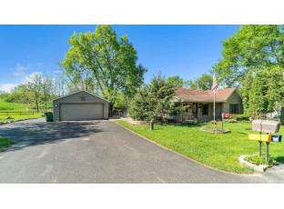 423 W Sunny Lane Rd Janesville, WI 53546