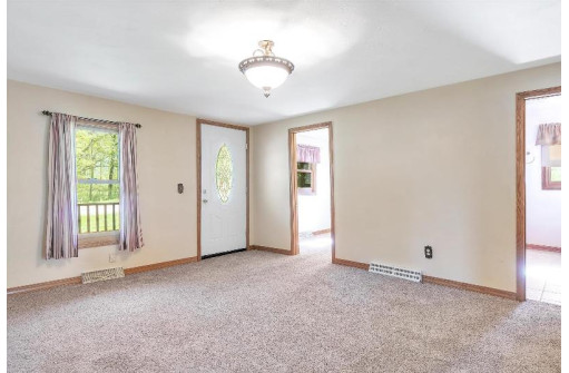 423 W Sunny Lane Rd, Janesville, WI 53546