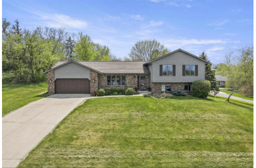 300 Hilltop Dr, Mount Horeb, WI 53572