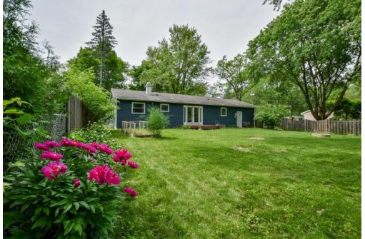 5770 Meadowood Dr, Madison, WI 53711