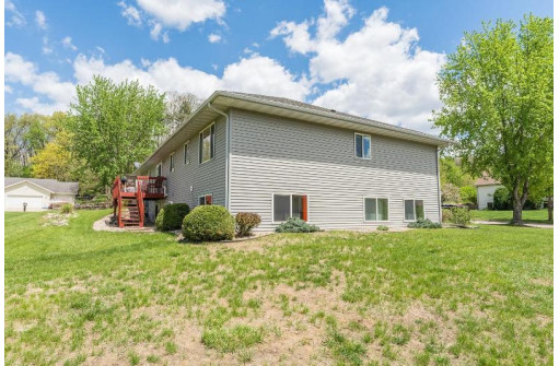 2385 Winfield Dr, Reedsburg, WI 53959