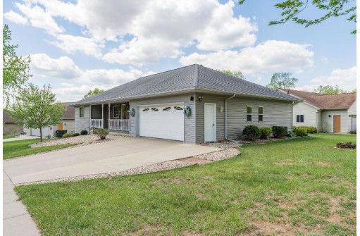 2385 Winfield Dr, Reedsburg, WI 53959