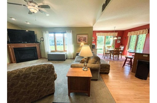 403 Skyview Dr, Waunakee, WI 53597