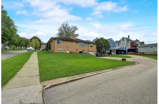 500 5th Ave, New Glarus, WI 53574