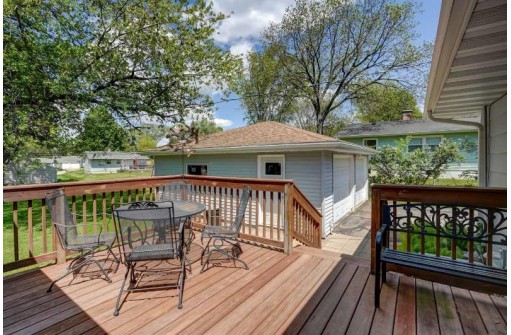 4610 Steinhauer Tr, Madison, WI 53716