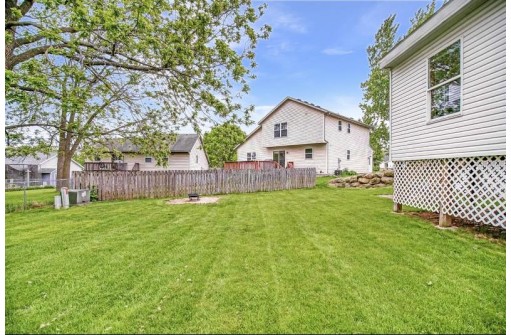 2835 Warner Ln, Madison, WI 53713