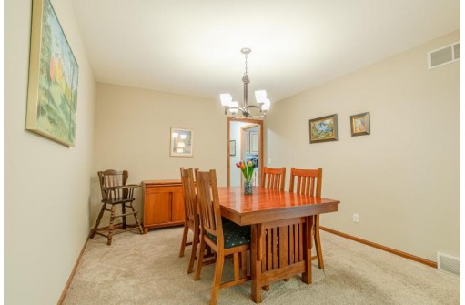 1164 Dolan Dr, Sun Prairie, WI 53590