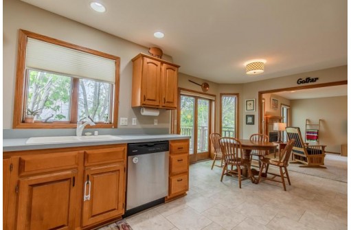 1164 Dolan Dr, Sun Prairie, WI 53590